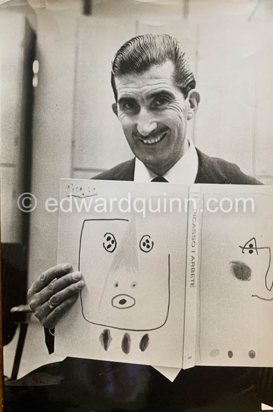 Edward Quinn. Photo Ronny Karlsson, Dagens Nygheter. Presentation of the book "Picasso à l\'oeuvre" ("Picasso i Arbete"). Paris 1965. - Photo by Edward Quinn