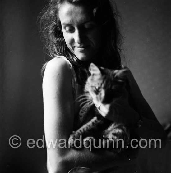 Gret Quinn with cat Fluffy. Nice 1958. - Photo by Edward Quinn