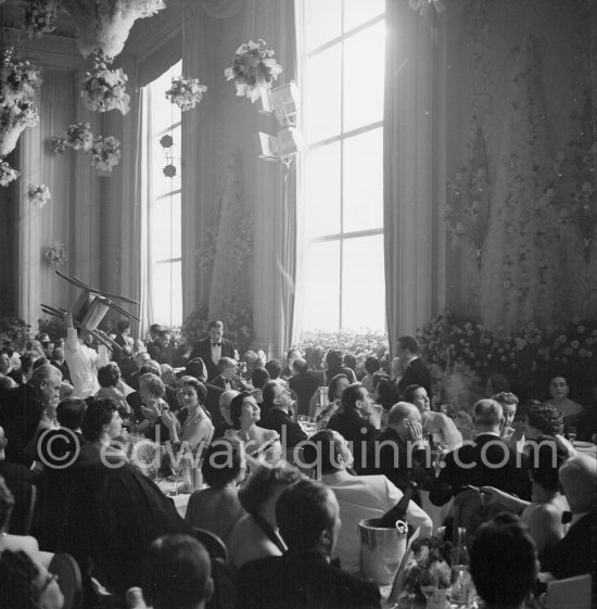 In the middle, looking up: Jo Ann Stork, winner of American McCall’s contest called "This bachelor prince needs a wife". "Bal de la Rose" gala dinner at the International Sporting Club in Monte Carlo 1955. - Photo by Edward Quinn