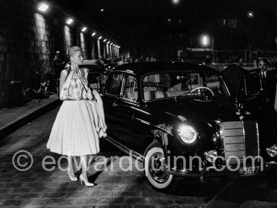 Princess Grace with arm in sling (foulards en soie Hermès) getting on Aristotle Onassis\' yacht Christina. Monaco harbor 1959. Car: 1951-55 Mercedes-Benz 220a Limousine (Grace Kelly) - Photo by Edward Quinn