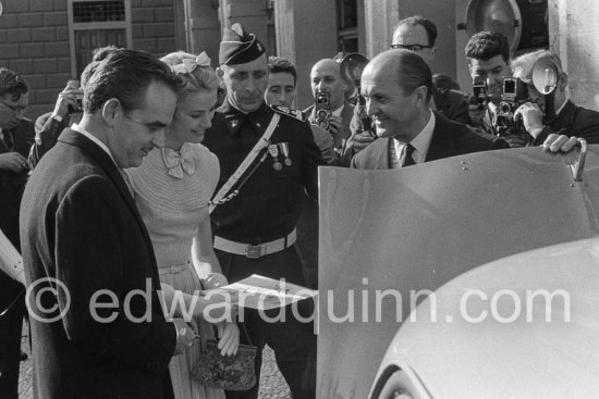 Prince Rainier and Princess Grace meeting Monegasque people in the courtyard of the Royal Palace, here it is Louis Chiron. Grace Kelly wore a pale blue chiffon day dress by the California designer James Galanos. She accessorized the dress with a small headpiece of matching blue ribbon, white gloves and the same Morabito needlepoint bag she had carried to the Academy Award of 1955. Monaco 1956. - Photo by Edward Quinn