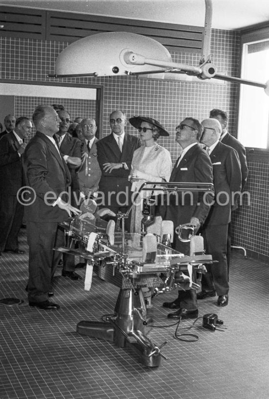 While visiting the "Polyclinique Princess Grace" Princess Grace and Prince Rainier listen to the technical explanation of the  cobalt machine for cancer treatment. Monaco 1958. - Photo by Edward Quinn