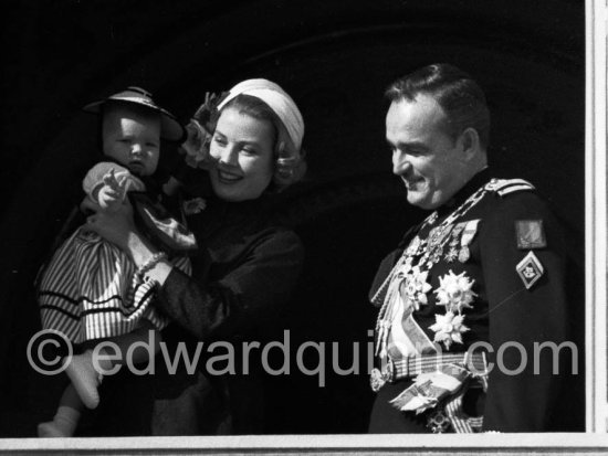 Fête Nationale Monegasque 19.11.57. Princess Grace, Prince Rainier and Princess Caroline at the palace windows. - Photo by Edward Quinn