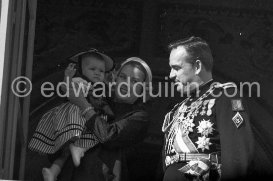 Fête Nationale Monegasque. Prince Raoinier, Pribncess Grace and Princess Caroline at palace windows. Monaco 19.11.1957. - Photo by Edward Quinn