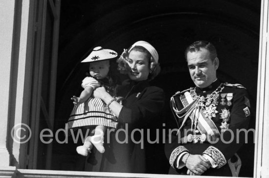 Fête Nationale Monegasque. Prince Raoinier, Pribncess Grace and Princess Caroline at palace windows. Monaco 19.11.1957. - Photo by Edward Quinn