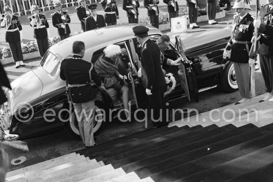 Princess Grace, Prince Rainier. Fête nationale Monégasque. Monaco-Ville 1958. Car: 1956 Rolls-Royce Silver Cloud I, #LSXA243, Standard Steel Sports Saloon. Detailed info on this car by expert Klaus-Josef Rossfeldt see About/Additional Infos. (Grace Kelly). - Photo by Edward Quinn