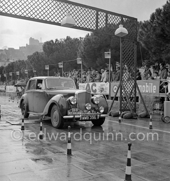 Grand Prix d\'Honneur for N° 209 Couper / Eastwood on Bentley Mark VI, #B235GT, Standard Steel Sports Saloon with "Rallye-Trim" added with rotary wipers to keep the headlamps clean, undergoing the breaking and starting test. Cars will have to accelerate as fast as possible for 200 metres from a standing start, and then pull up in the shortest possible distance, for the cars have to keep a line between the axles. Rallye Monte Carlo 1951. Detailed info on this car by expert Klaus-Josef Rossfeldt see About/Additional Infos., - Photo by Edward Quinn