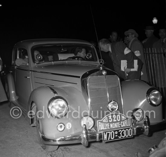 N° 320 Leiner/Nodel on Mercedes 220. 167th RallyMonte Carlo 1953 - Photo by Edward Quinn