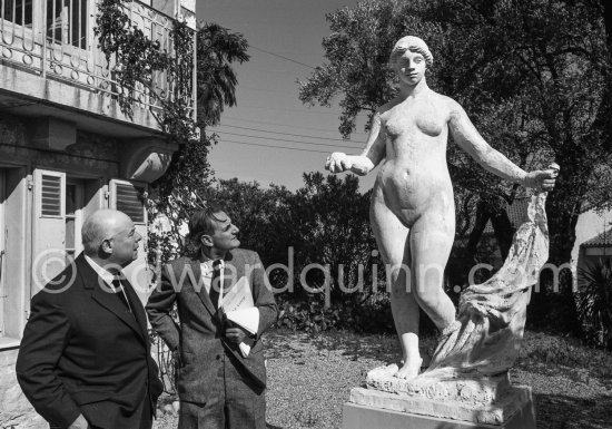 Jean Renoir talks to Huw Wheldon about his father, the painter Auguste Renoir. BBC program Monitor, episode Father and Son. At Domaine des Collettes, the estate of the Renoir family. Cagnes-sur-Mer 1962. - Photo by Edward Quinn