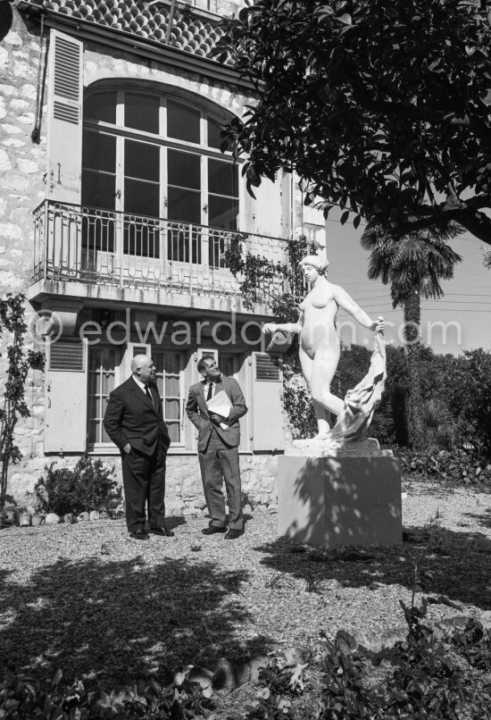 Jean Renoir talks to Huw Wheldon about his father, the painter Auguste Renoir. BBC program Monitor, episode Father and Son. At Domaine des Collettes, the estate of the Renoir family. Cagnes-sur-Mer 1962. - Photo by Edward Quinn