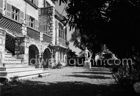 The vast residence where Auguste Renoir lived in until his death in 1919. Cagnes-sur-Mer 1962 - Photo by Edward Quinn