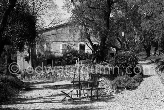 The old farmhouse of the estate of Auguste Renoir. 
Cagnes-sur-Mer 1962 - Photo by Edward Quinn