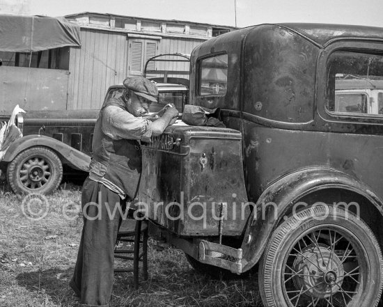 Gypsies on the occasion of the yearly pilgrimage and festival of the Gypsies in honor of Saint Sara, Saintes-Maries-de-la-Mer in 1953. - Photo by Edward Quinn