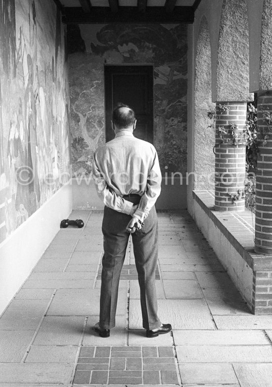 George Simenon at his Villa Golden Gate. Cannes 1955. - Photo by Edward Quinn