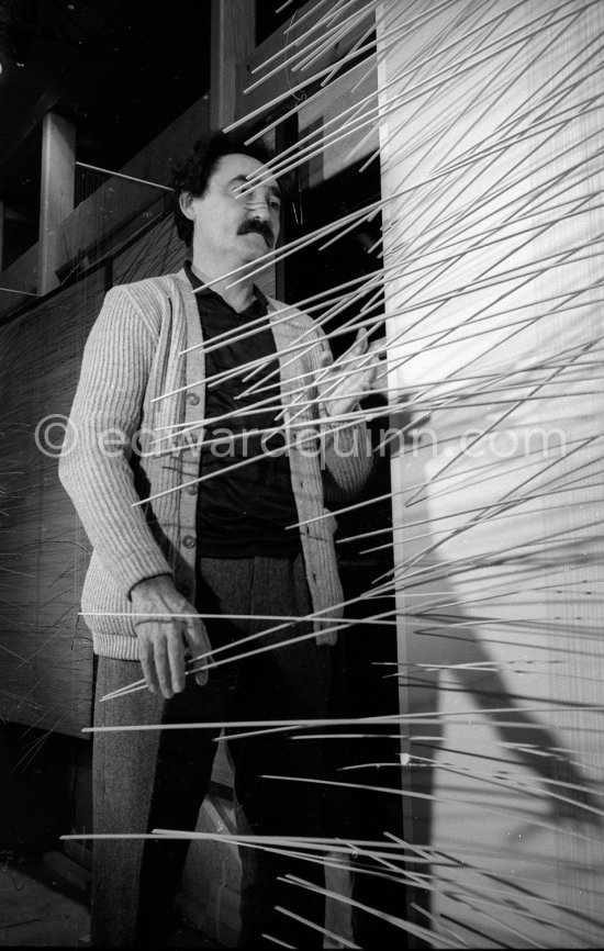 Jesús Rafael Soto, Venezuelan artist working in the fields of Op-art and kinetic art, a sculptor and a painter. Paris 1974. - Photo by Edward Quinn