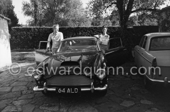 The Earl of Suffolk and his wife. Antibes 1961. Car: Aston Martin DB4. - Photo by Edward Quinn