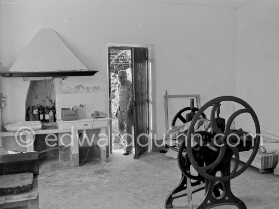 Graham Sutherland installing a printing press at La Villa Blanche. Menton 1974. - Photo by Edward Quinn