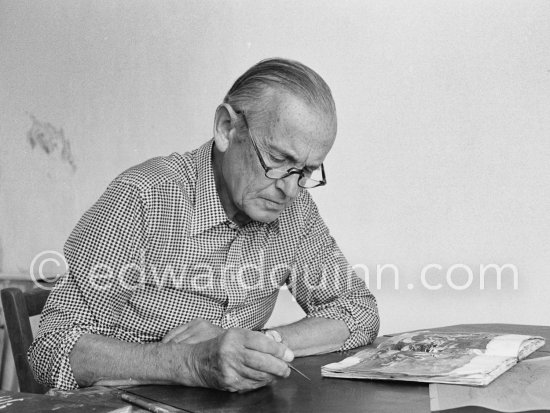 Graham Sutherland at La Villa Blanche, working on a copper plate. Menton 1976. - Photo by Edward Quinn