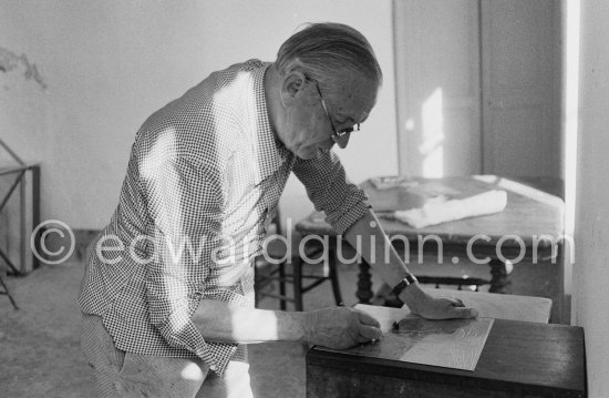 Graham Sutherland at La Villa Blanche, working on a copper plate. Menton 1976. - Photo by Edward Quinn