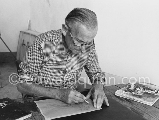 Graham Sutherland working at an etching at his La Villa Blanche. Menton 1974. - Photo by Edward Quinn