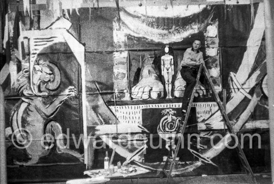 Graham Sutherland works on curtains for Coventry Cathedral. Menton, date unknown - Photo by Edward Quinn