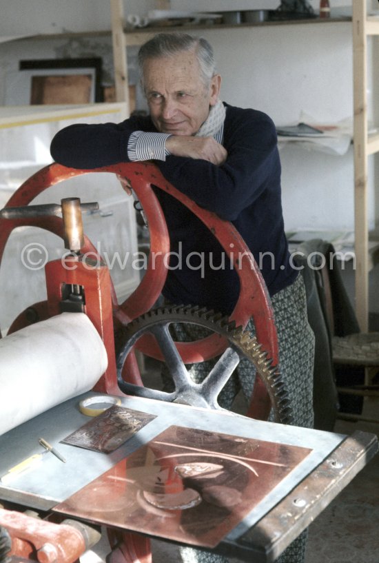 Graham Sutherland with aquatint "Bee and flower" at La Villa Blanche, Menton 1976. - Photo by Edward Quinn