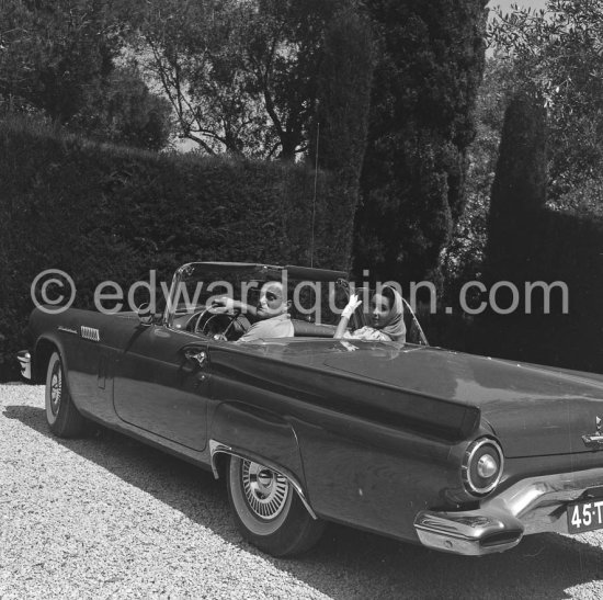 Liz Taylor and husband Michael Todd. He died a year later when his private plane, "Lucky Liz", crashed in Mexico. Saint-Jean-Cap-Ferrat 1957. Car: Ford Thunderbird 1957. convertible - Photo by Edward Quinn