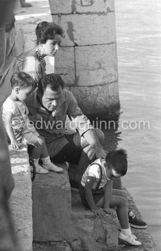 Mike Todd and Liz Taylor with her two sons from her second marriage with Michael Wilding, Michael and Christopher Wilding. Beaulieu-sur-Mer 1957. - Photo by Edward Quinn