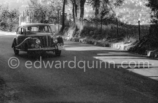 Paul Alfons von Metternich-Winneburg / Wittigo von Einsiedel, N° 42, BMW 502. Tour de France de l\'Automobile. Nice 1957. - Photo by Edward Quinn