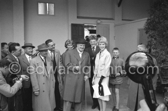 Maurice Thorez, leader of the French Communist Party (PCF). On the occasion of the unveiling of Picasso\'s mural "The Fall of Icarus" ("La chute d\'Icare") for the conference hall of UNESCO building in Paris. Vallauris, 29 March 1958. - Photo by Edward Quinn