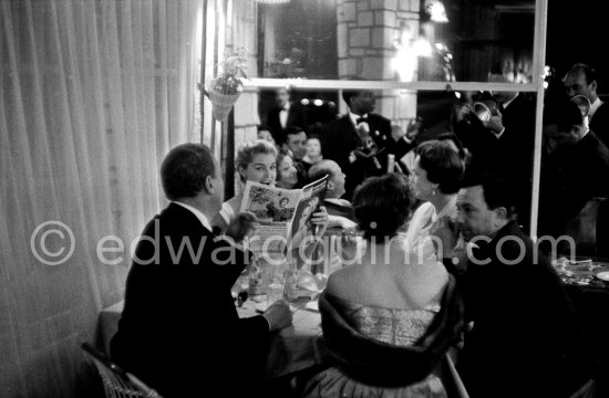 Esther Williams, reading an article in Paris Match on herself, Begum and Benjamin Gage, Esthers husband. Cannes Film Festival 1955. - Photo by Edward Quinn