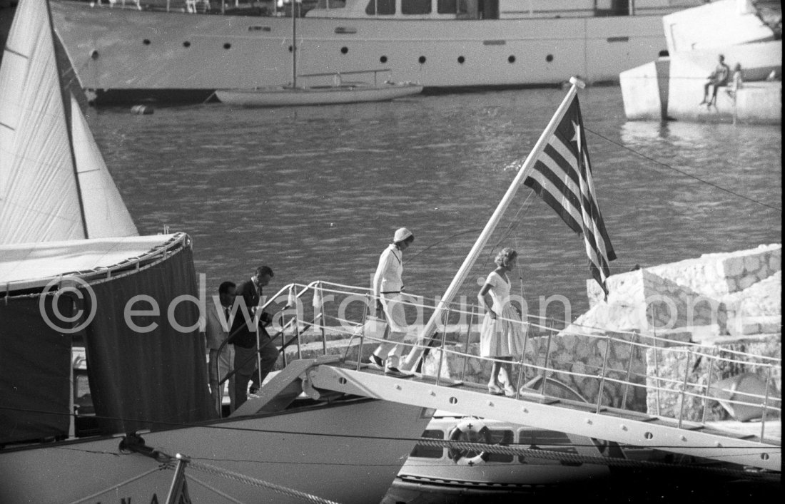 George Schlee, Greta Garbo, Tina Onassis leaving the yacht Christina of ...