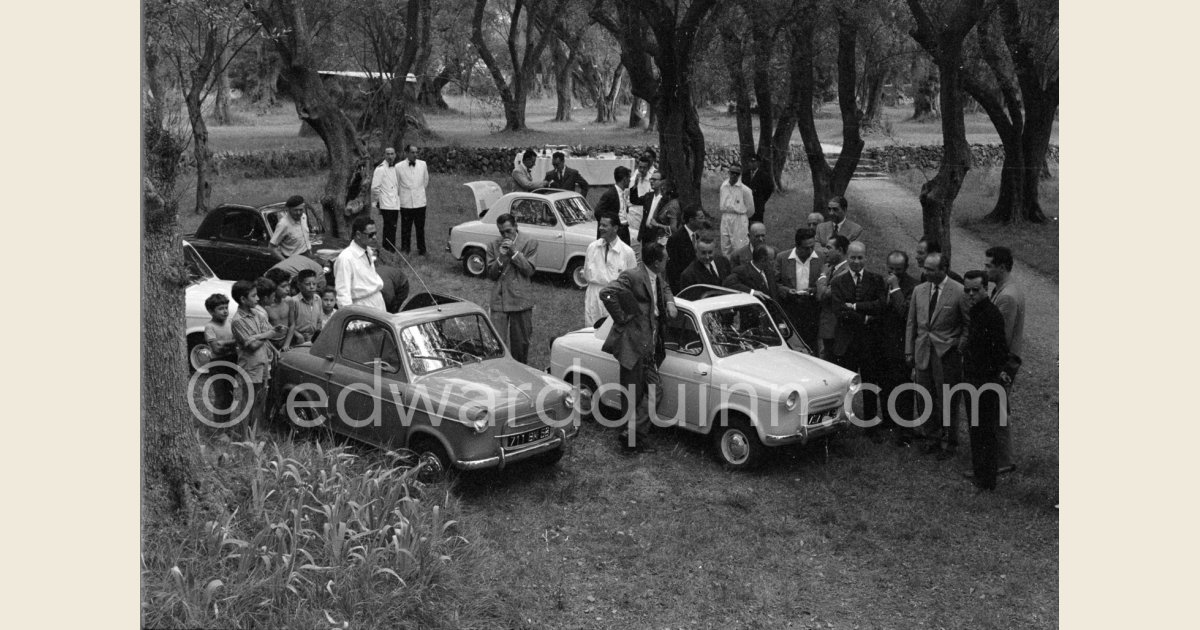 Juan Manuel Fangio and Jean Behra. Presentation of new Vespa 400